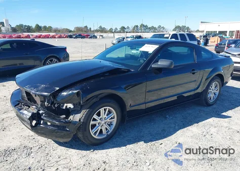 2008 Ford Mustang V6 Deluxe/V6 Premium z USA, uszkodzony, nr VIN 1ZVHT80N685201174